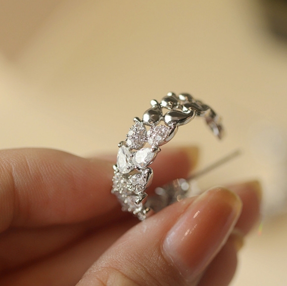 Sliver diamond hoop earrings - Picture 5 of 9